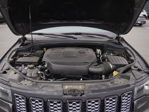 Certified 2021 Jeep Grand Cherokee Laredo X AWD/4WD image 7