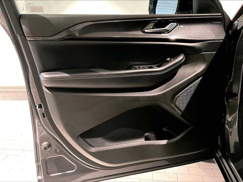 Used 2023 Jeep Grand Cherokee Altitude image 26