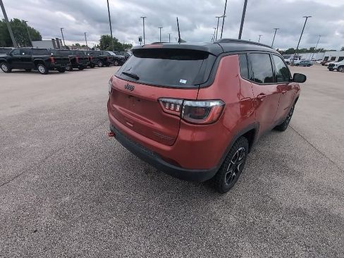 Used 2025 Jeep Compass Trailhawk AWD/4WD image 6