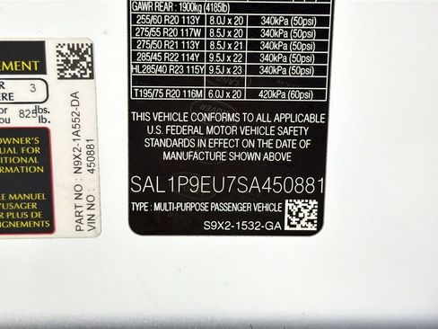 Certified 2025 Land Rover Range Rover Sport SE AWD/4WD image 34