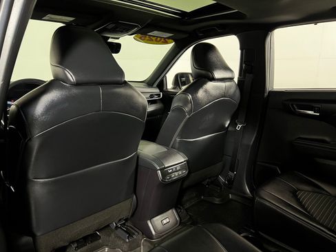 Certified 2025 Toyota Highlander XSE image 22