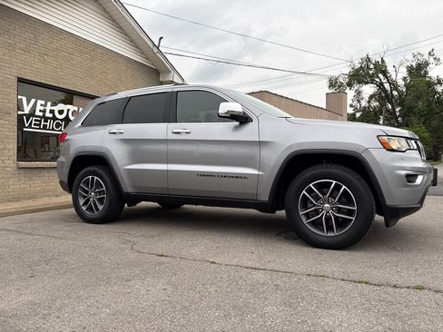 Used 2018 Jeep Grand Cherokee Limited AWD/4WD image 10