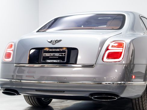 Used 2017 Bentley Mulsanne Speed image 94