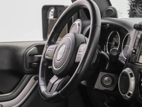 Used 2014 Jeep Wrangler Unlimited Sahara image 8