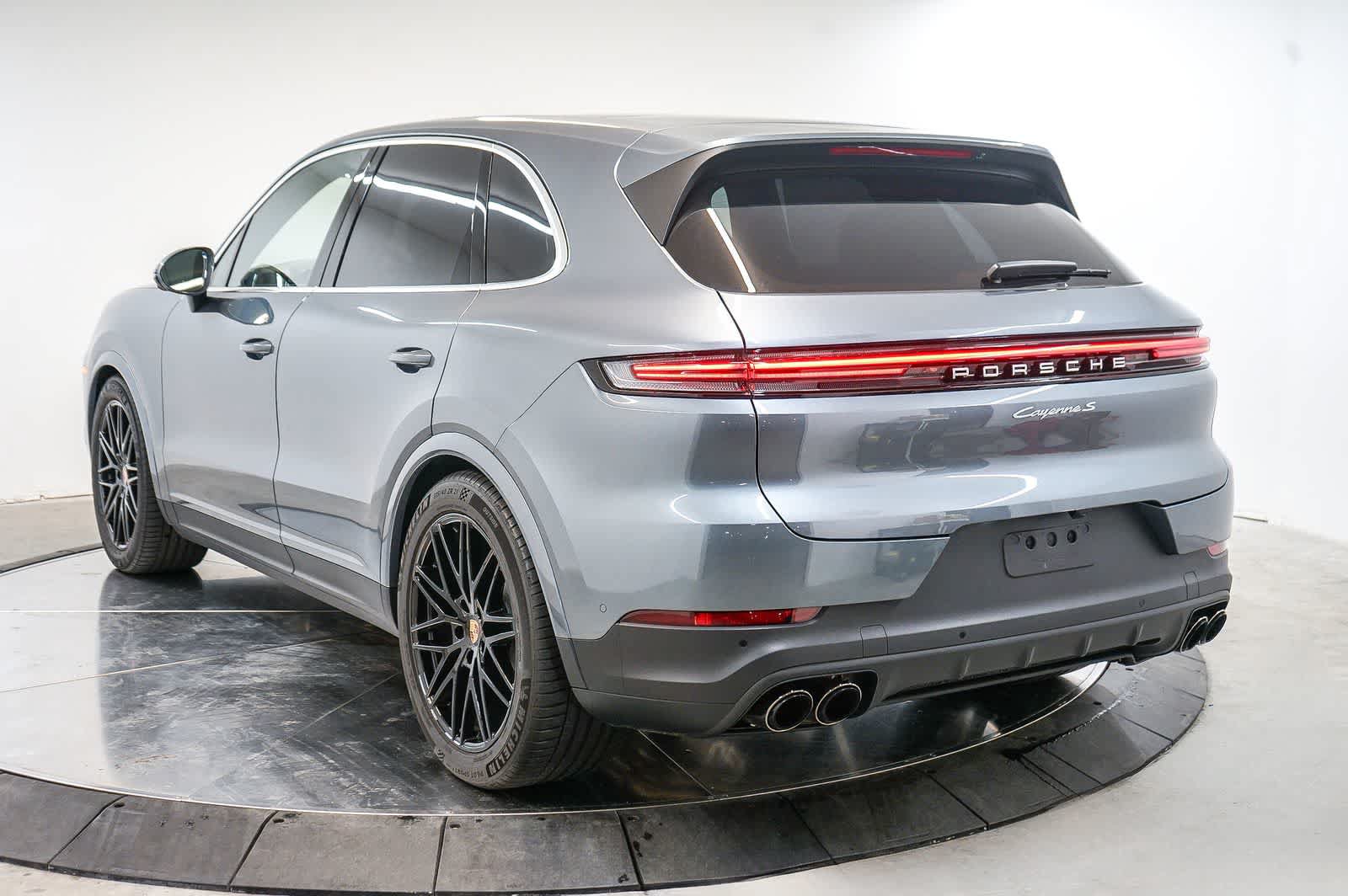 Certified 2026 Porsche Cayenne S AWD/4WD image 3