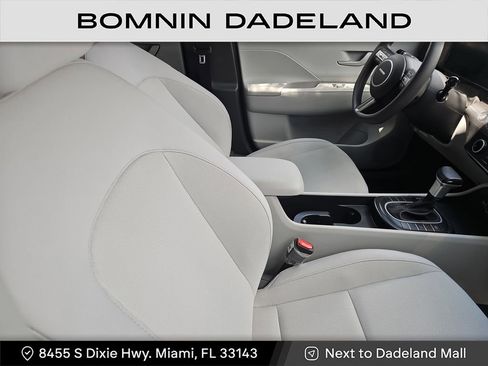 Used 2024 Hyundai Kona SE image 11