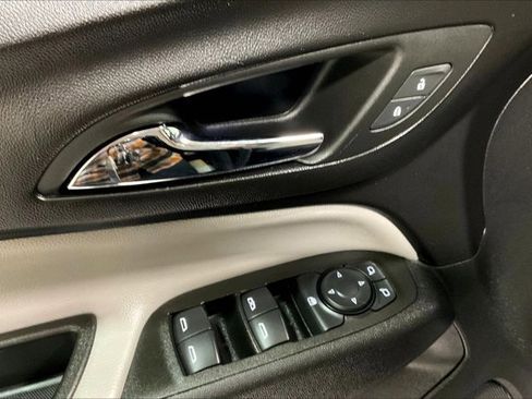 Used 2024 Chevrolet Equinox LT image 39