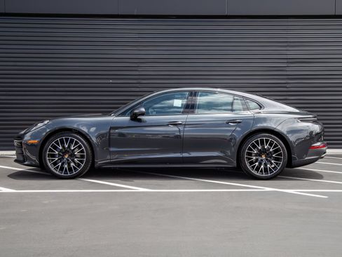 New 2026 Porsche Panamera RWD image 2