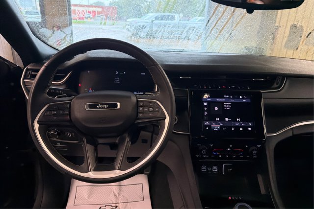 Used 2024 Jeep Grand Cherokee L Altitude AWD/4WD image 14