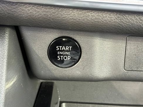 Used 2025 Nissan Rogue SV AWD/4WD image 34