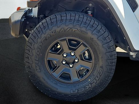 Used 2021 Jeep Gladiator Mojave w/ Trailer Tow Package AWD/4WD image 8