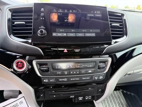 Used 2019 Honda Pilot Touring image 14