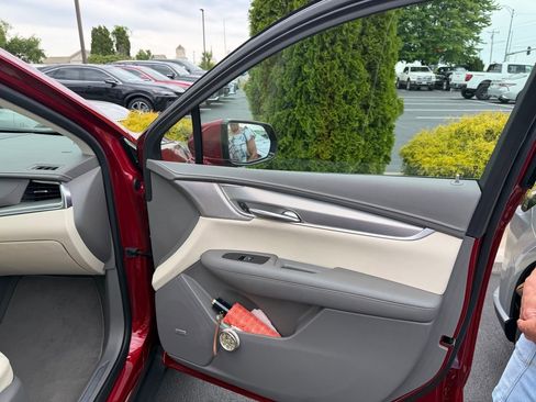 Used 2023 Cadillac XT5 Premium Luxury w/ Technology Package AWD/4WD image 14