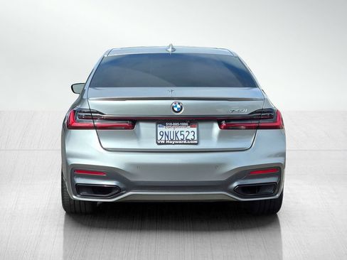 Used 2022 BMW 740i w/ M Sport Package RWD image 5