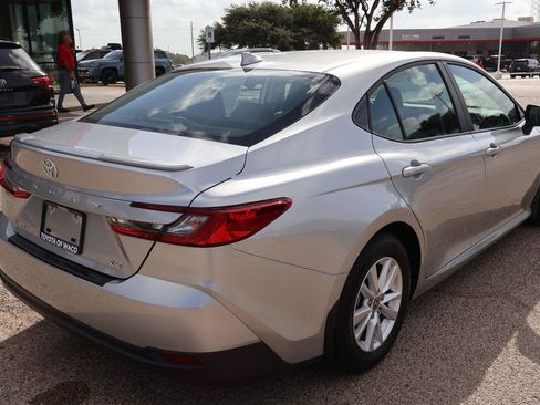 Used 2025 Toyota Camry LE w/ Convenience Package FWD image 3