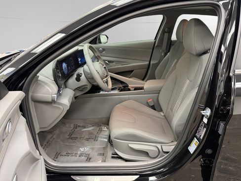 Used 2024 Hyundai Elantra SEL w/ Convenience Package image 9