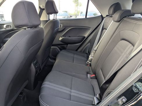 Used 2025 Hyundai Venue SEL FWD image 25