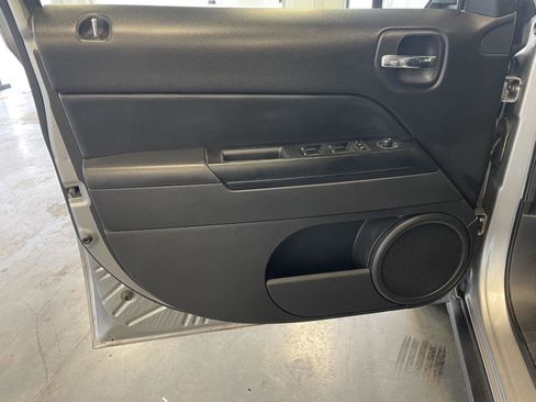 Used 2016 Jeep Patriot High Altitude image 15