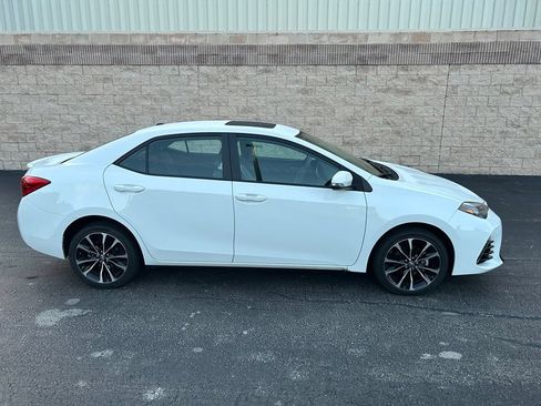 Used 2018 Toyota Corolla SE w/ SE Premium Package FWD image 7