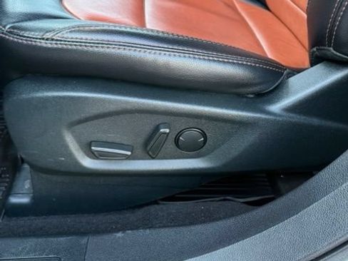 Used 2019 Ford Explorer XLT w/ Equipment Group 202A AWD/4WD image 18