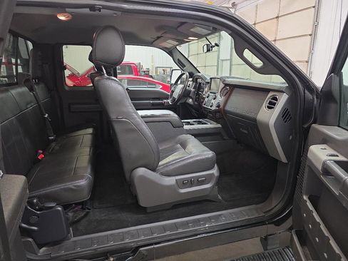 Used 2015 Ford F350 Lariat w/ Chrome Package image 47