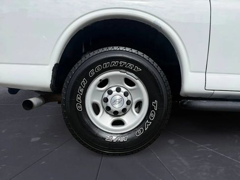 Used 2018 Chevrolet Express 2500 w/ Driver Convenience Package RWD image 31