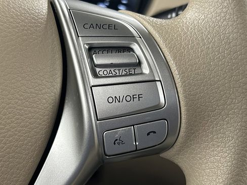 Used 2015 Nissan Rogue SV image 22