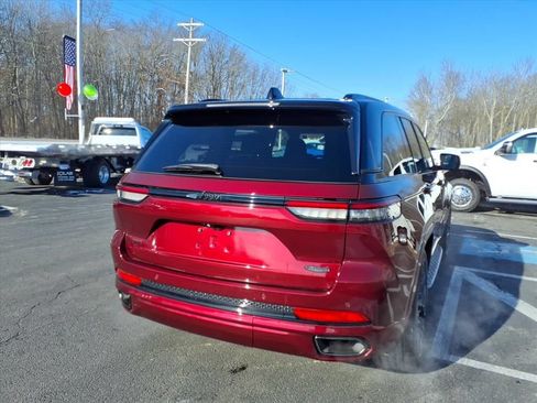 Used 2024 Jeep Grand Cherokee Summit AWD/4WD image 4