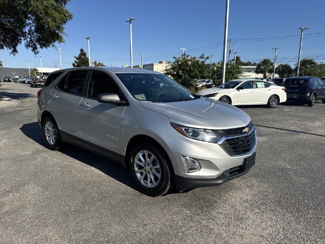 Used 2020 Chevrolet Equinox LS w/ LS Convenience Package FWD image 3