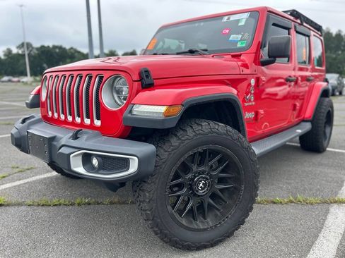 Used 2019 Jeep Wrangler Unlimited Sahara w/ Cold Weather Group AWD/4WD image 2