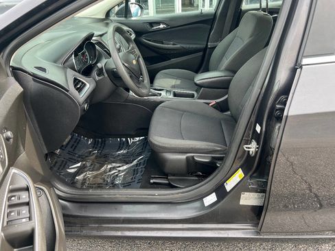 Used 2017 Chevrolet Cruze LT image 19