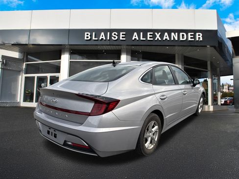 Used 2023 Hyundai Sonata SE FWD image 3