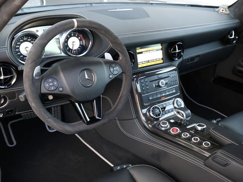 Used 2015 Mercedes-Benz SLS AMG GT Final Edition image 4