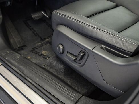 Certified 2025 Volvo XC40 B5 Plus w/ Climate Package image 24