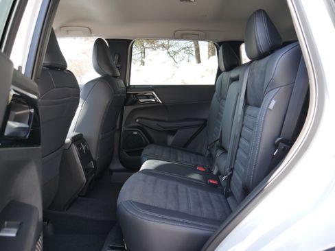 Used 2026 Mitsubishi Outlander SE AWD/4WD image 14