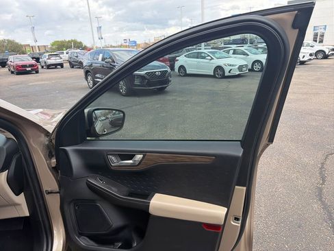 Used 2020 Ford Escape Titanium image 27