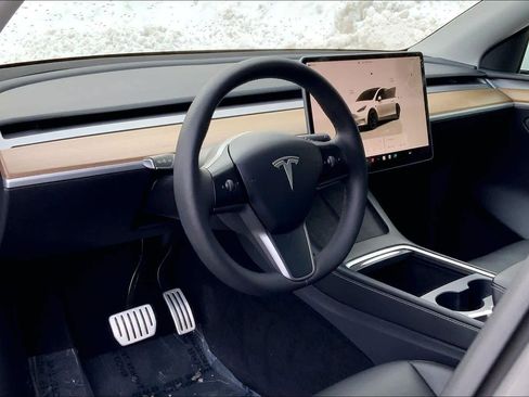Used 2023 Tesla Model Y Performance image 16