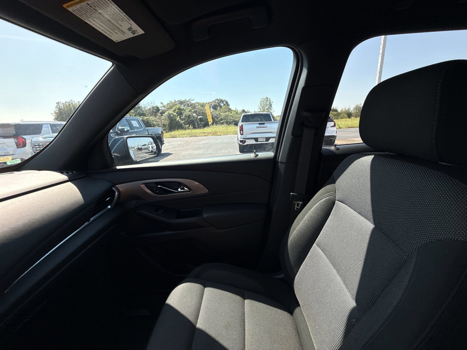 Used 2023 Chevrolet Traverse LT FWD image 15