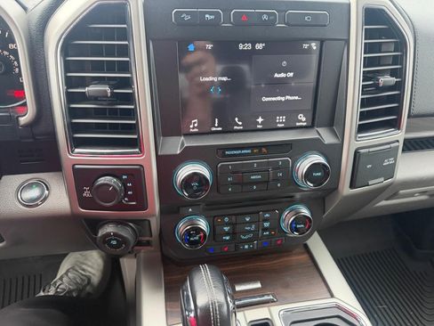 Used 2017 Ford F150 Lariat w/ Equipment Group 502A Luxury AWD/4WD image 9