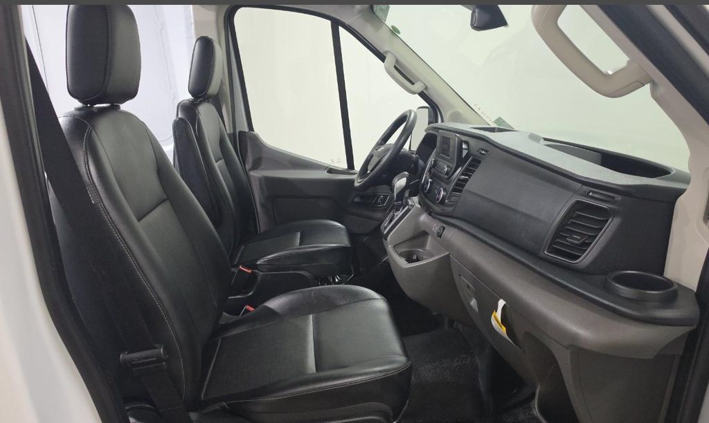 Used 2025 Ford Transit 250 148 Medium Roof RWD image 5