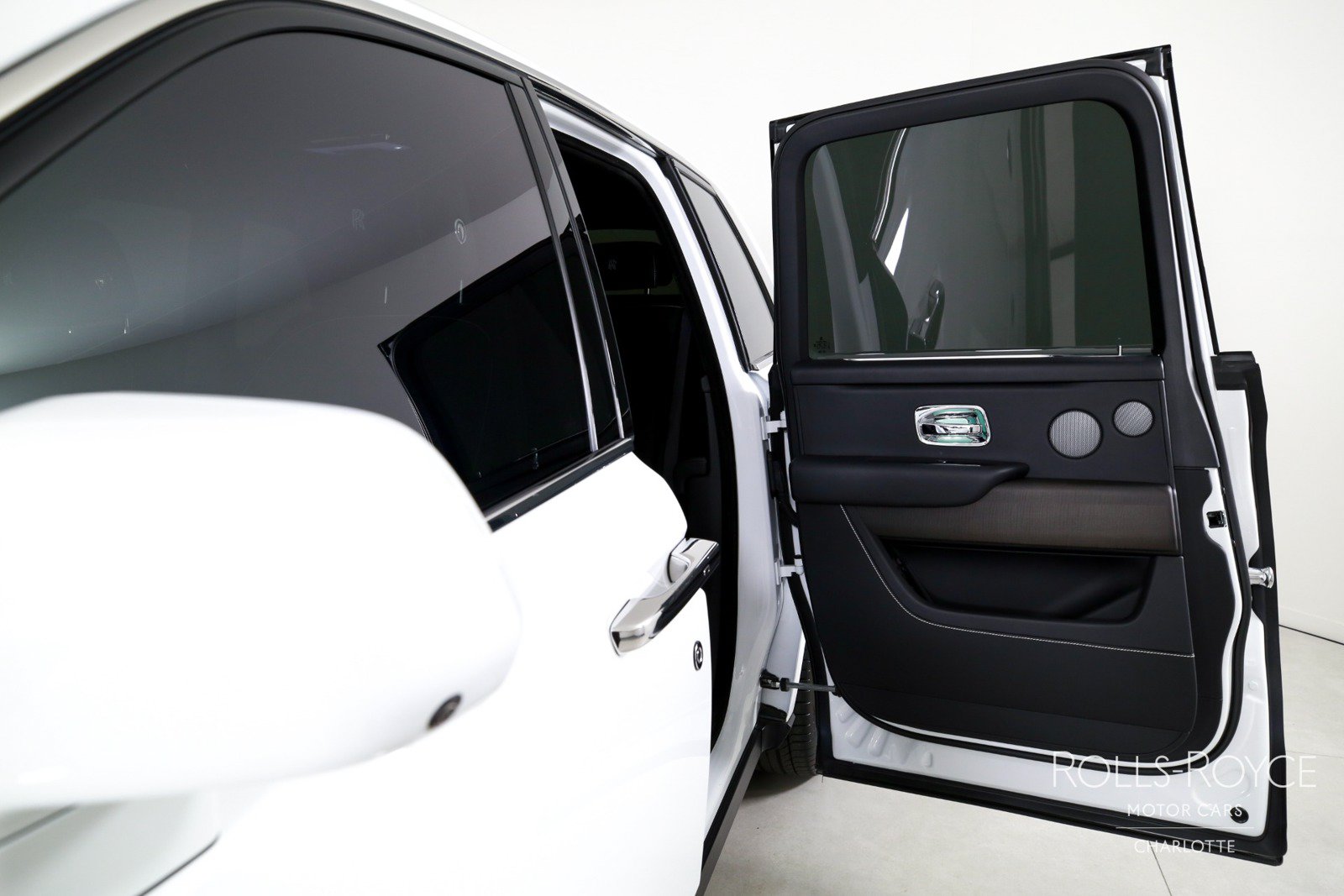 Used 2024 Rolls-Royce Cullinan AWD/4WD image 18