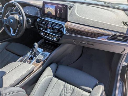 Used 2021 BMW 530e xDrive w/ Convenience Package image 23
