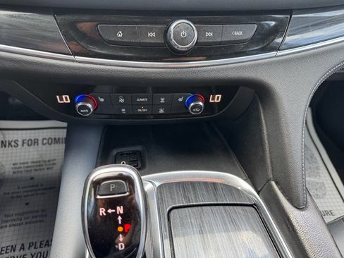 Used 2020 Buick Enclave Essence image 20