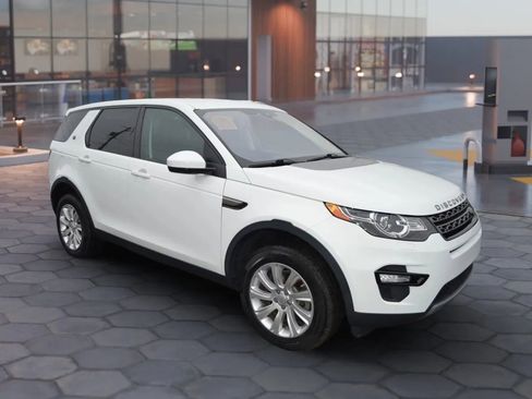 Used 2018 Land Rover Discovery Sport SE image 11
