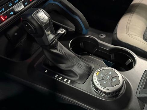 Used 2023 Ford Bronco Wildtrak image 28