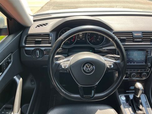 Used 2019 Volkswagen Passat 2.0T SE R-Line FWD image 9