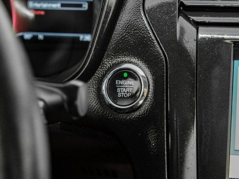 Used 2018 Ford Fusion SE w/ Equipment Group 201A FWD image 19