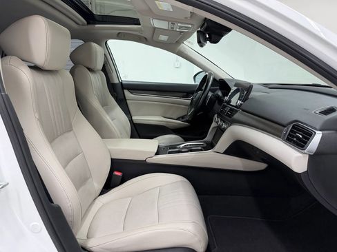 Used 2021 Honda Accord Touring image 11