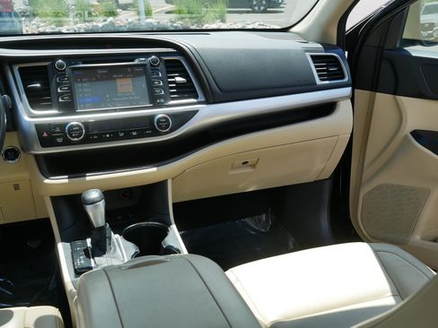 Used 2015 Toyota Highlander XLE AWD/4WD image 23