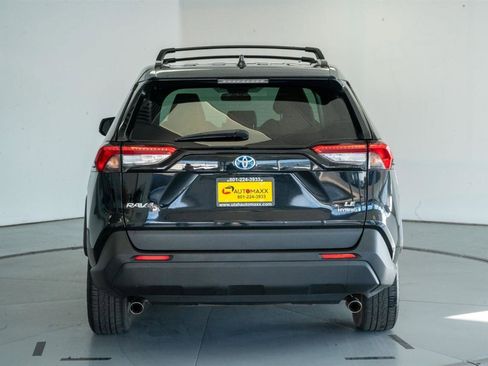 Used 2022 Toyota RAV4 LE AWD/4WD image 6